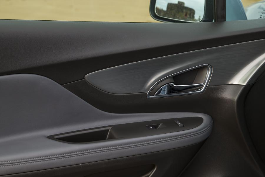  Vauxhall Mokka 2012 года  (фото 51 из 365)